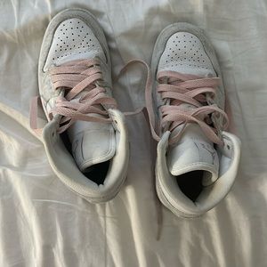 Wmns Air Jordan 1 Mid SE 'Light Iron Ore'